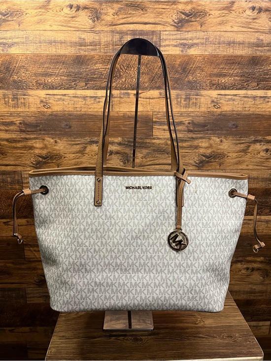 Handbags - Michael Kors ✨ Michael Kors Jet Set Travel Large Drawstring Tote & Wallet
